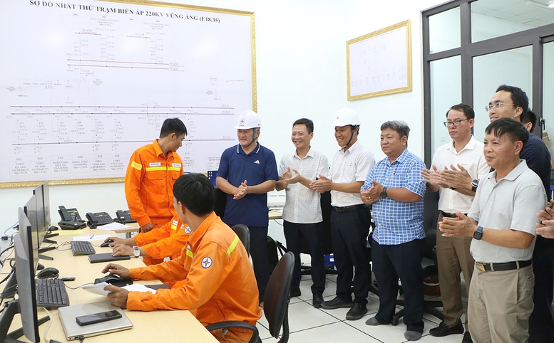 Đóng điện thành công TBA 220 kV Vũng Áng và đấu nối - Ảnh: EVNNPT