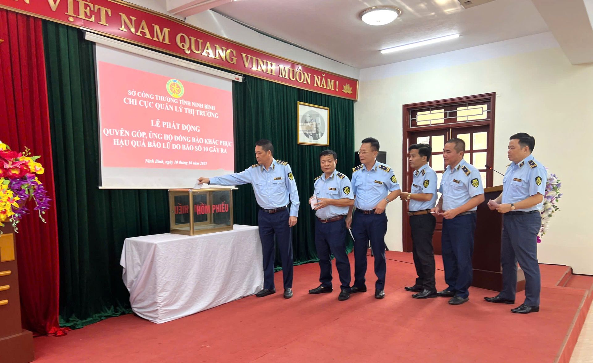 Chi cục QLTT Ninh Bình phát động quyên góp, ủng hộ đồng bào bị thiệt hại do bão số 10