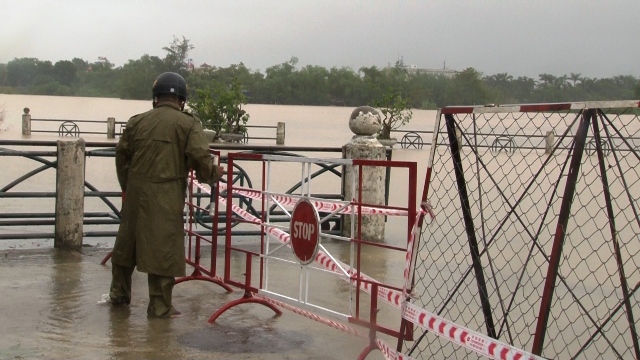 Tổ chức chốt chặn khi mưa lụt Tổ chức chốt chặn khi mưa lụt