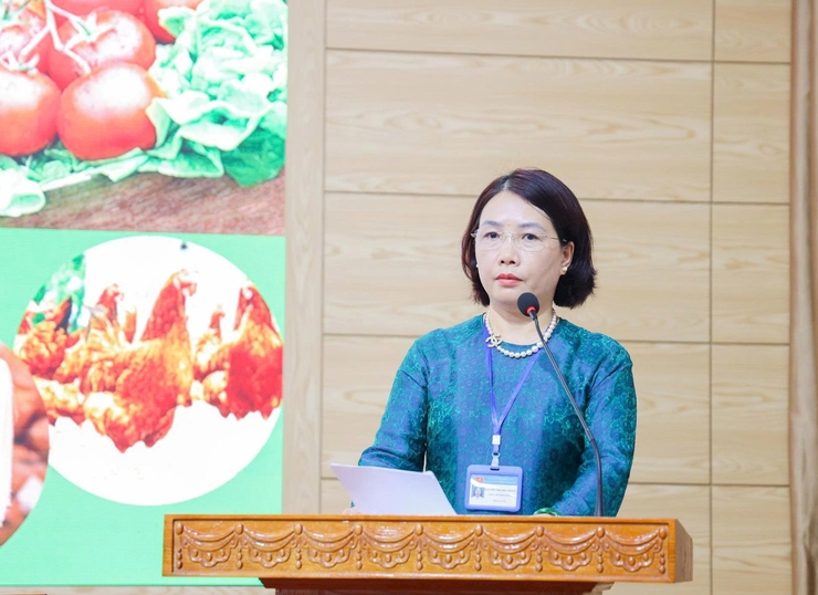 Chủ tịch Ủy ban MTTQ Việt Nam xã Kiều Phú Nguyễn Thị Thu Trang phát biểu