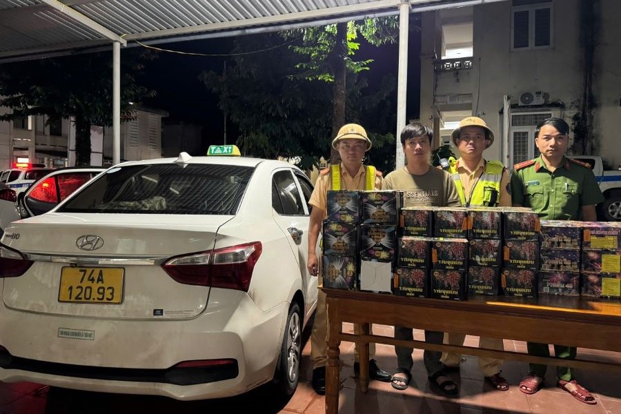 Đối tượng cùng tang vật.