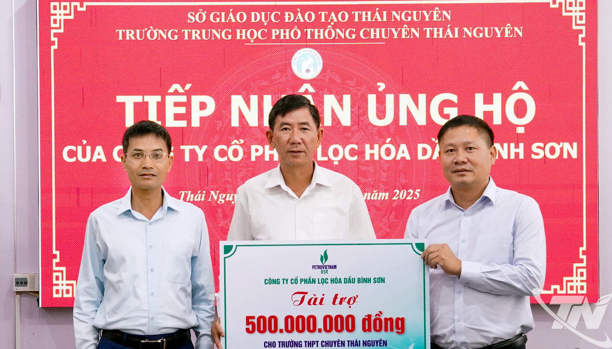 Lọc hóa dầu Bình Sơn thăm, tặng quà một số trường học bị ảnh hưởng mưa lũ tại Thái Nguyên