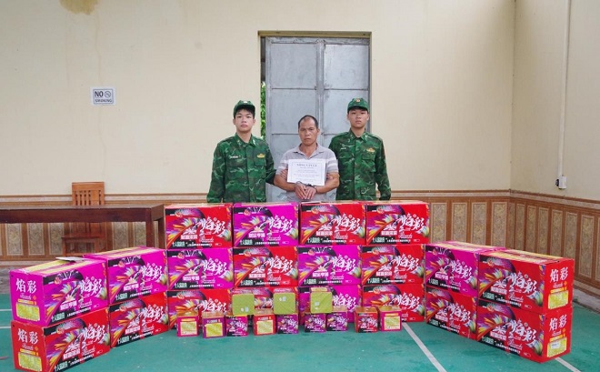 Đối tượng Nông Văn Lý cùng tang vật bị bắt giữ ngày 5/10