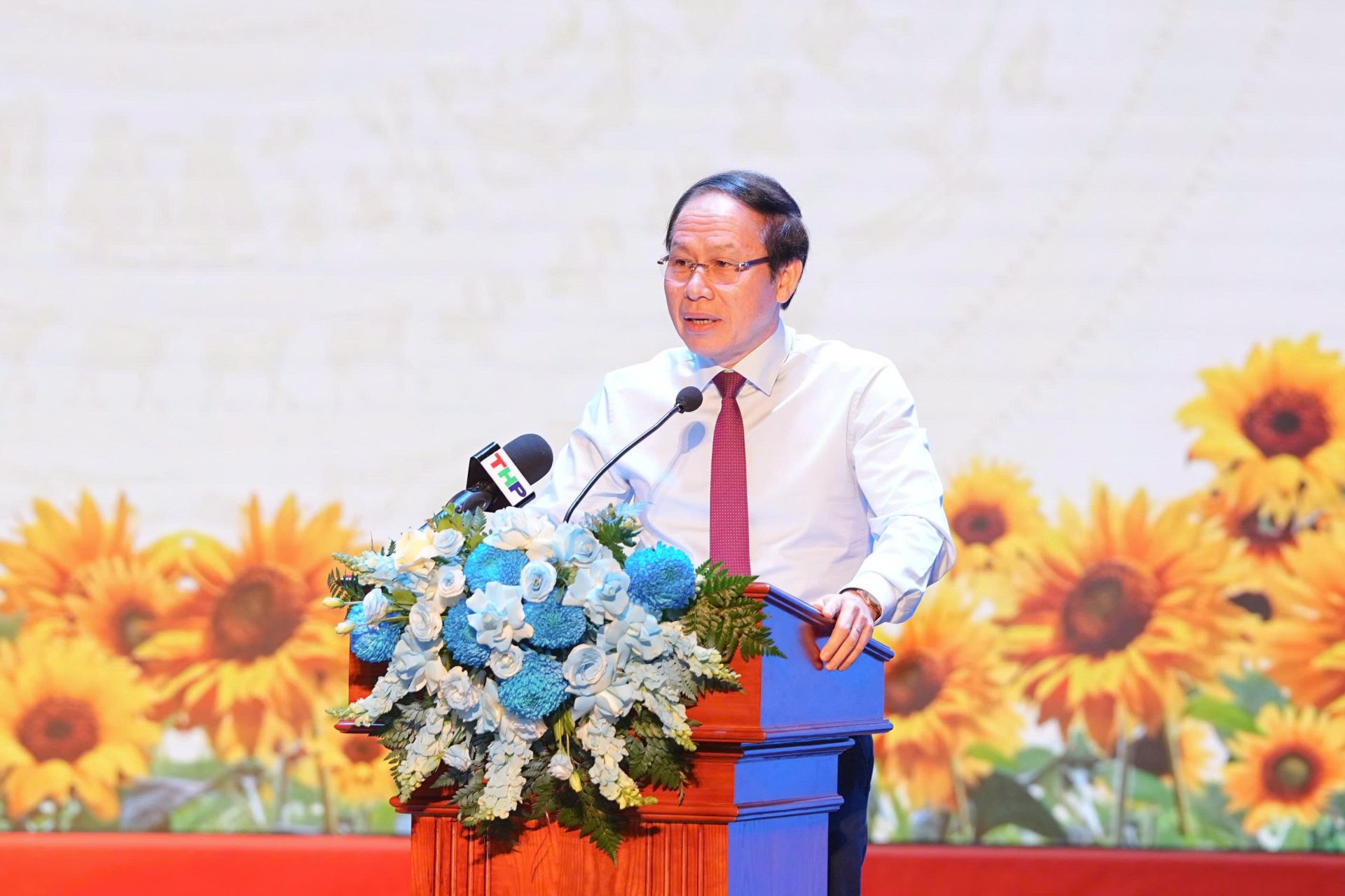 Đồng chí Lê Tiến Châu, Ủy viên Trung ương Đảng, Bí thư Thành ủy, Trưởng Đoàn đại biểu Quốc hội thành phố Hải Phòng phát biểu tại buổi lễ. Đồng chí Lê Tiến Châu, Ủy viên Trung ương Đảng, Bí thư Thành ủy, Trưởng Đoàn đại biểu Quốc hội thành phố Hải Phòng phát biểu tại buổi lễ.