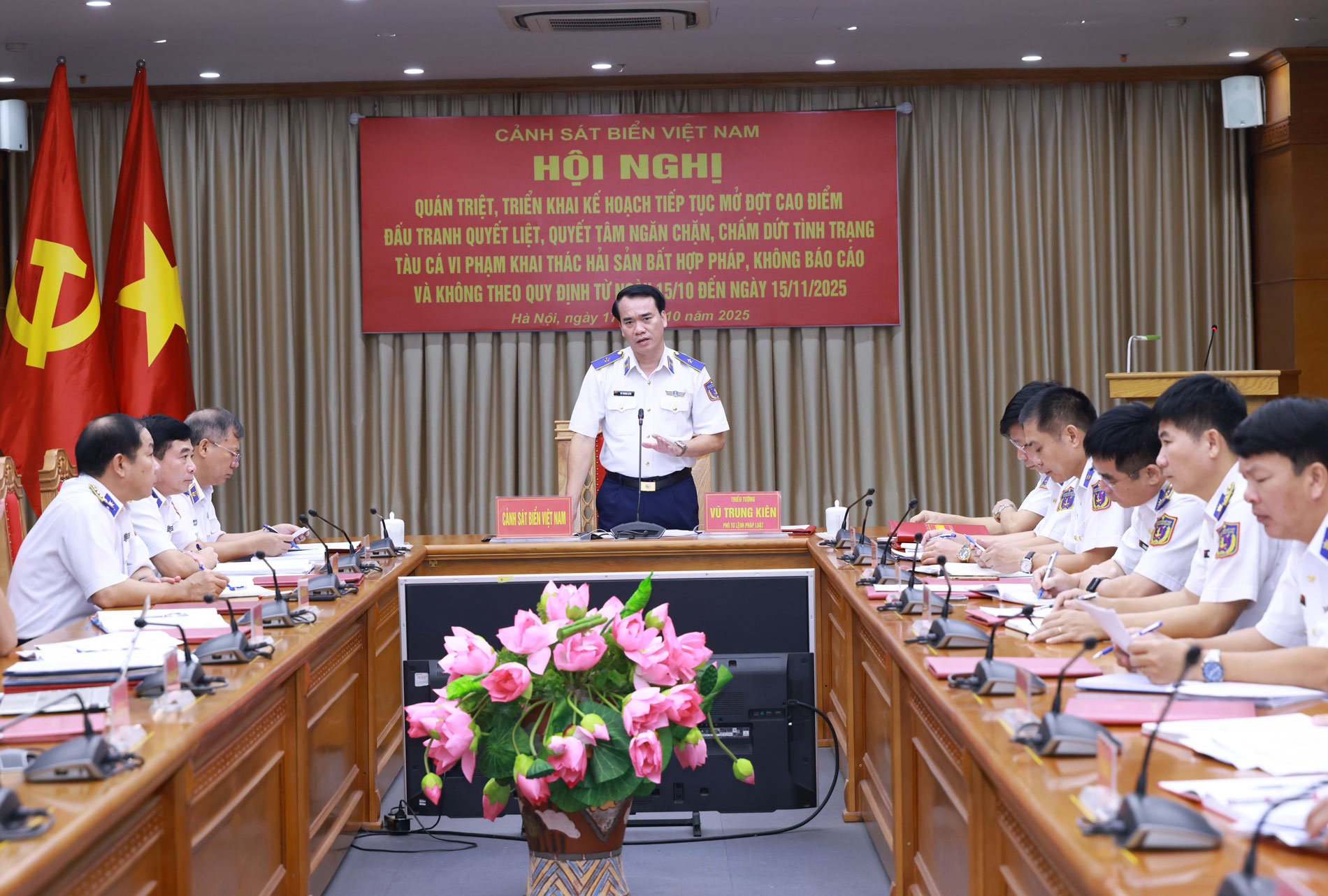 Thiếu tướng Vũ Trung Kiên - Phó Tư lệnh Pháp luật Cảnh sát biển Việt Nam chủ trì Hội nghị.