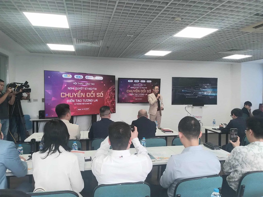 Ông Nguyễn Hữu Thái Hòa, Chủ tịch Hội đồng quản trị kiêm Tổng giám đốc Digilife phát biểu Ông Nguyễn Hữu Thái Hòa, Chủ tịch Hội đồng quản trị kiêm Tổng giám đốc Digilife phát biểu