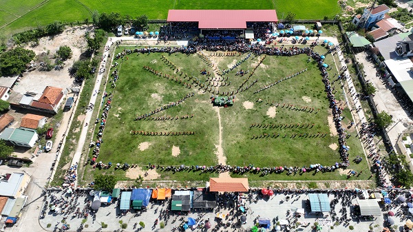 Lễ hội Ka Tê (múa hát) diễn ra ở thông Hữu Đức