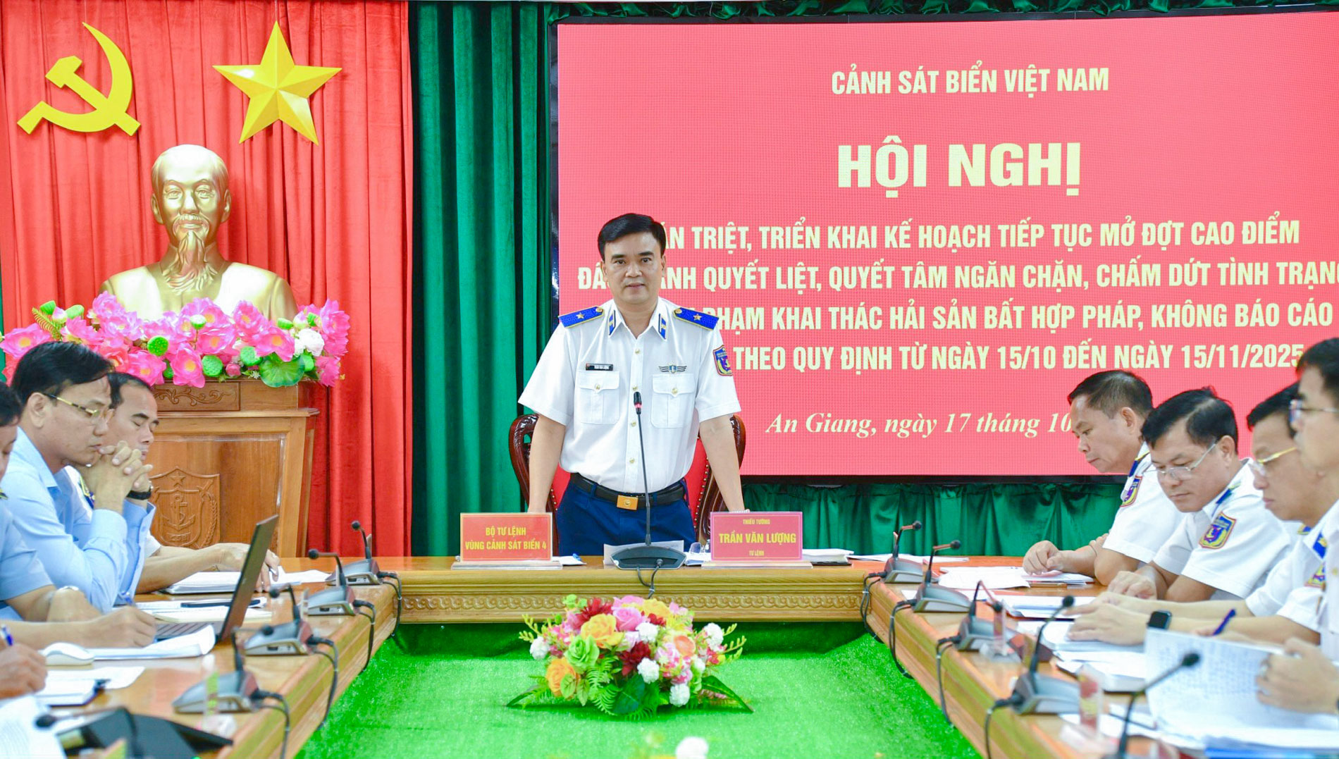 Thiếu tướng Trần Văn Lượng – Tư lệnh Vùng Cảnh sát biển 4 phát biểu tham luận