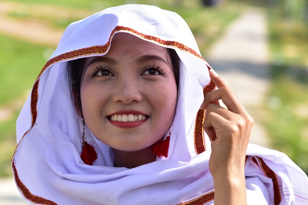 Nét duyên thiếu nữ Chăm trong Lễ hội Ka Tê tại làng Hưu Đức