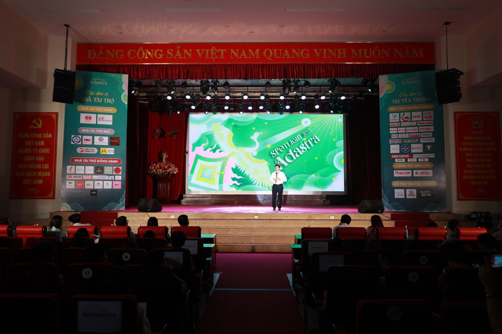 Tiến sĩ Lương Ngọc Vĩnh - Bí thư Chi bộ, Trưởng Khoa Tuyên truyền phát biểu tại chương trình (Ảnh: BTC)