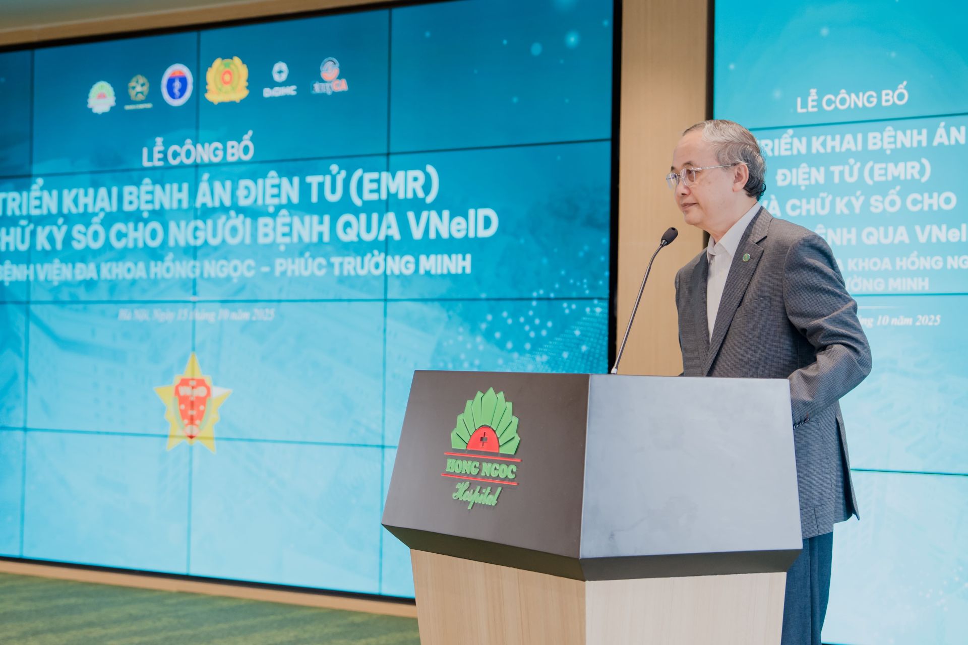 PGS.TS.TTND Lê Văn Thạch – Giám đốc BVĐK Hồng Ngọc Phúc Trường Minh phát biểu tại sự kiện