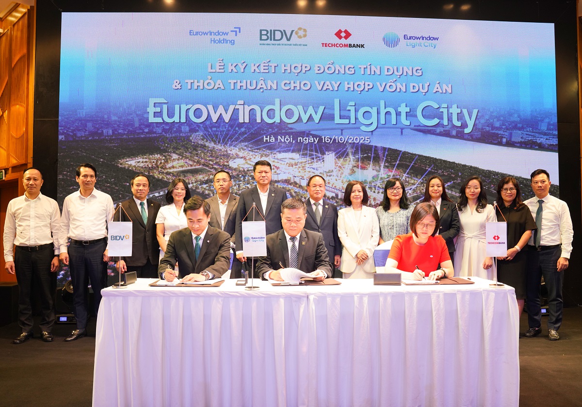 Đại diện 3 bên: Chủ đầu tư Eurowindow Light City - BIDV - Techcombank đặt bút ký Hợp đồng tín dụng và Thỏa thuận cho vay hợp vốn Đại diện 3 bên: Chủ đầu tư Eurowindow Light City - BIDV - Techcombank đặt bút ký Hợp đồng tín dụng và Thỏa thuận cho vay hợp vốn