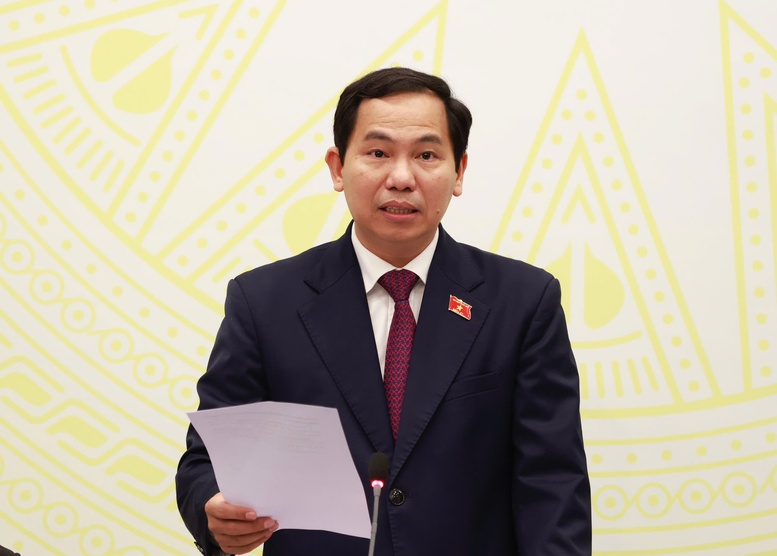 Phó Chủ nhiệm Thường trực Văn phòng Quốc hội Lê Quang Mạnh cho biết, kỳ họp thứ 10, Quốc hội khóa XV có ý nghĩa hết sức quan trọng. Quốc hội vừa tiến hành các nội dung của kỳ họp thường kỳ; đồng thời, thực hiện việc tổng kết nhiệm kỳ khóa XV - Ảnh: VGP/Nguyễn Hoàng