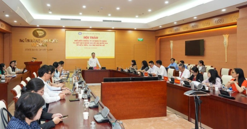 hội thảo trực tiếp và trực tuyến phổ biến Thông tư số 27/2025/TT-NHNN hướng dẫn thực hiện một số điều của Luật Phòng, chống rửa tiền; giới thiệu Nghị quyết số 05/2025/NQ-CP về thí điểm thị trường tài sản mã hóa; đồng thời cập nhật kết quả đánh giá rủi ro quốc gia về rửa tiền, tài trợ khủng bố.