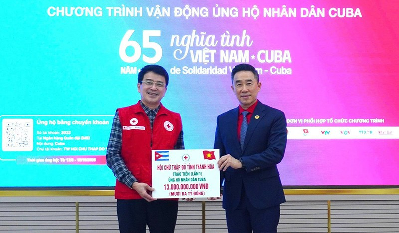 Trung ương Hội Chữ thập đỏ Việt Nam tiếp nhận 13 tỷ đồng ủng hộ nhân dân Cuba từ đại diện tỉnh Thanh Hóa vào ngày 13/10