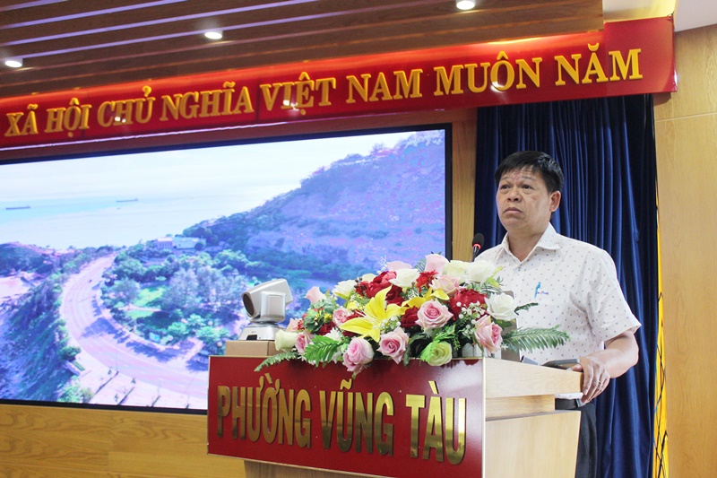Ông Trần Quốc Toản, Trưởng Phòng Văn hóa - Xã hội phường Vũng Tàu phát biểu tại hội nghị