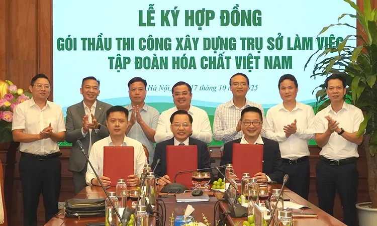 Vinachem và Liên danh nhà thầu LANMAK – EMC ký kết hợp đồng thi công xây dựng trụ sở làm việc mới