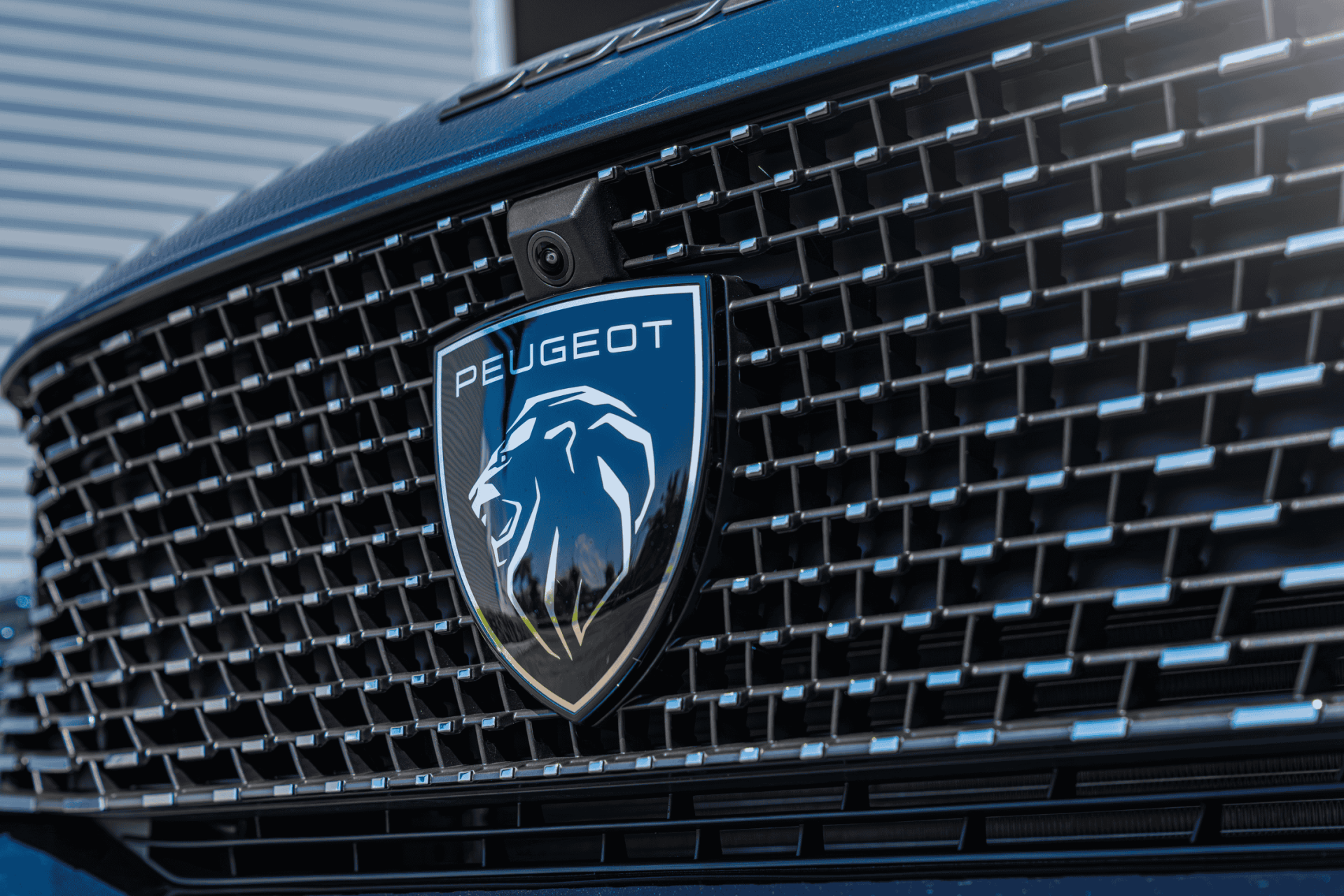 Logo “khiên sư tử” không chỉ kế thừa di sản 215 năm mà còn thể hiện tầm nhìn tương lai gắn liền với sự đổi mới của Peugeot