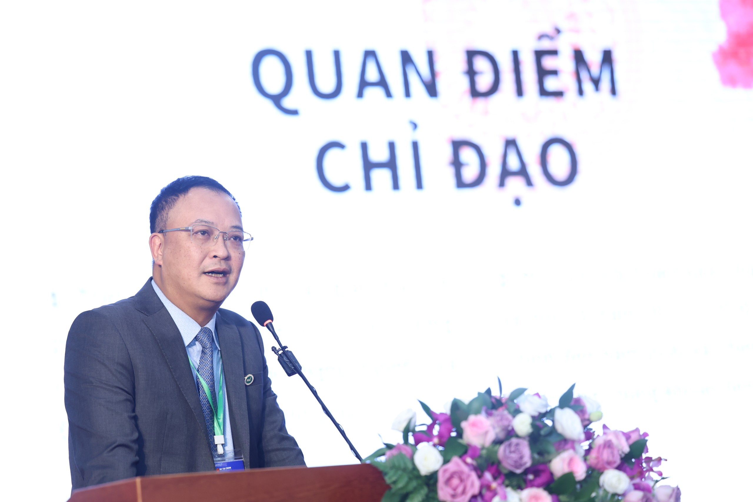 Phó Chủ tịch UBCKNN Bùi Hoàng Hải phát biểu tham luận