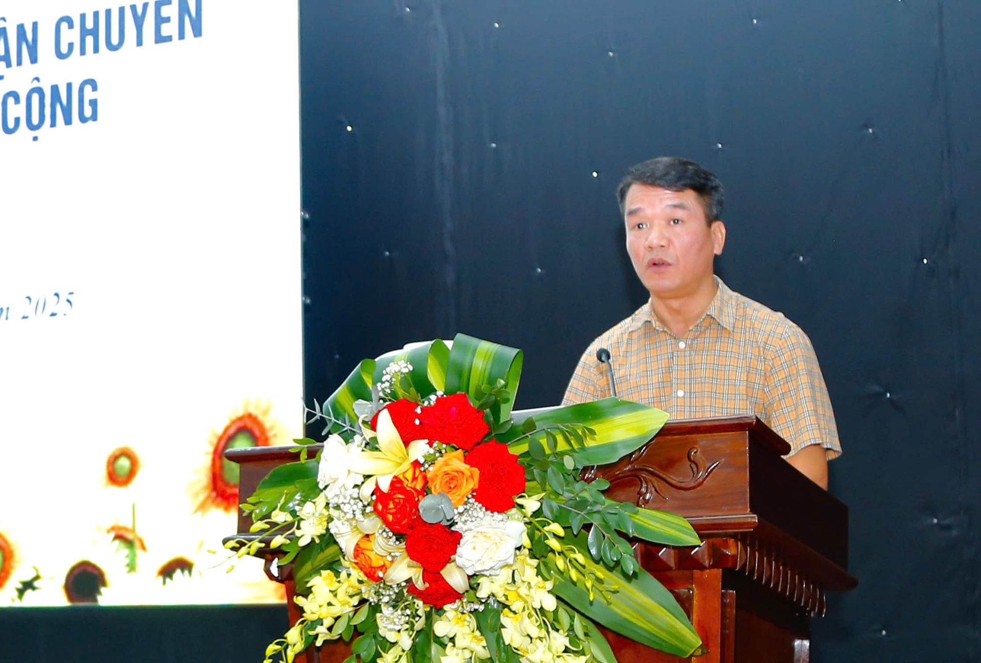 Phó Giám đốc Sở Nông nghiệp và Môi trường Phạm Văn Thuấn phát biểu khai mạc.