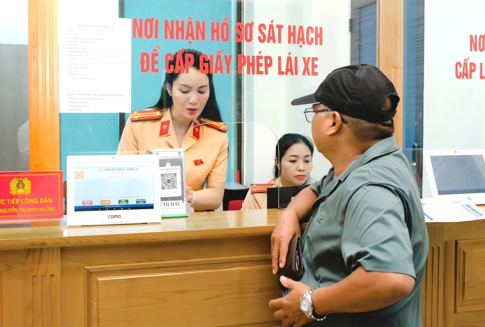Thanh Hóa: Đẩy mạnh đổi Giấy phép lái xe bìa giấy sang thẻ PET