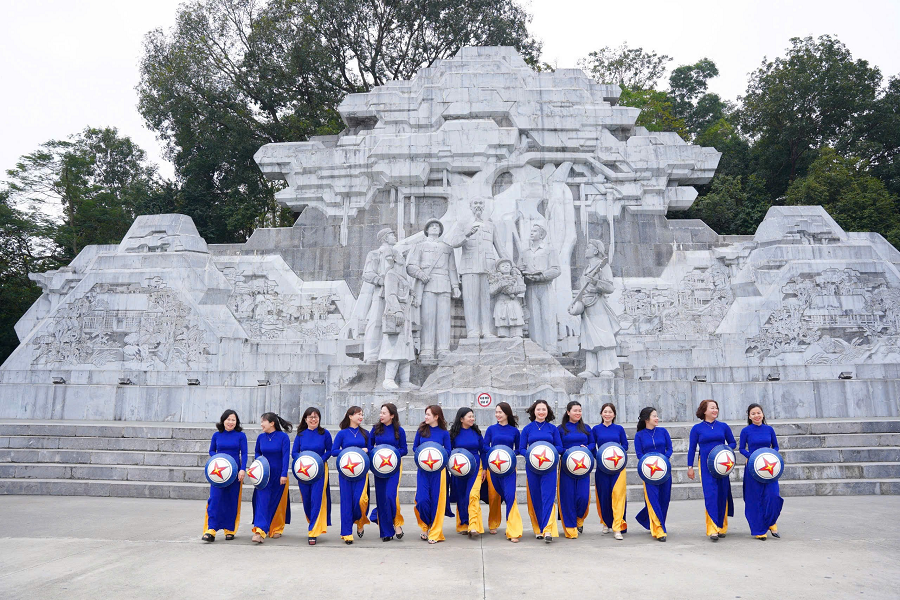 Phụ nữ EVNNPC - Năng động để tiên phong, sáng tạo để bứt phá, trách nhiệm để thắp sáng niềm tin Phụ nữ EVNNPC - Năng động để tiên phong, sáng tạo để bứt phá, trách nhiệm để thắp sáng niềm tin