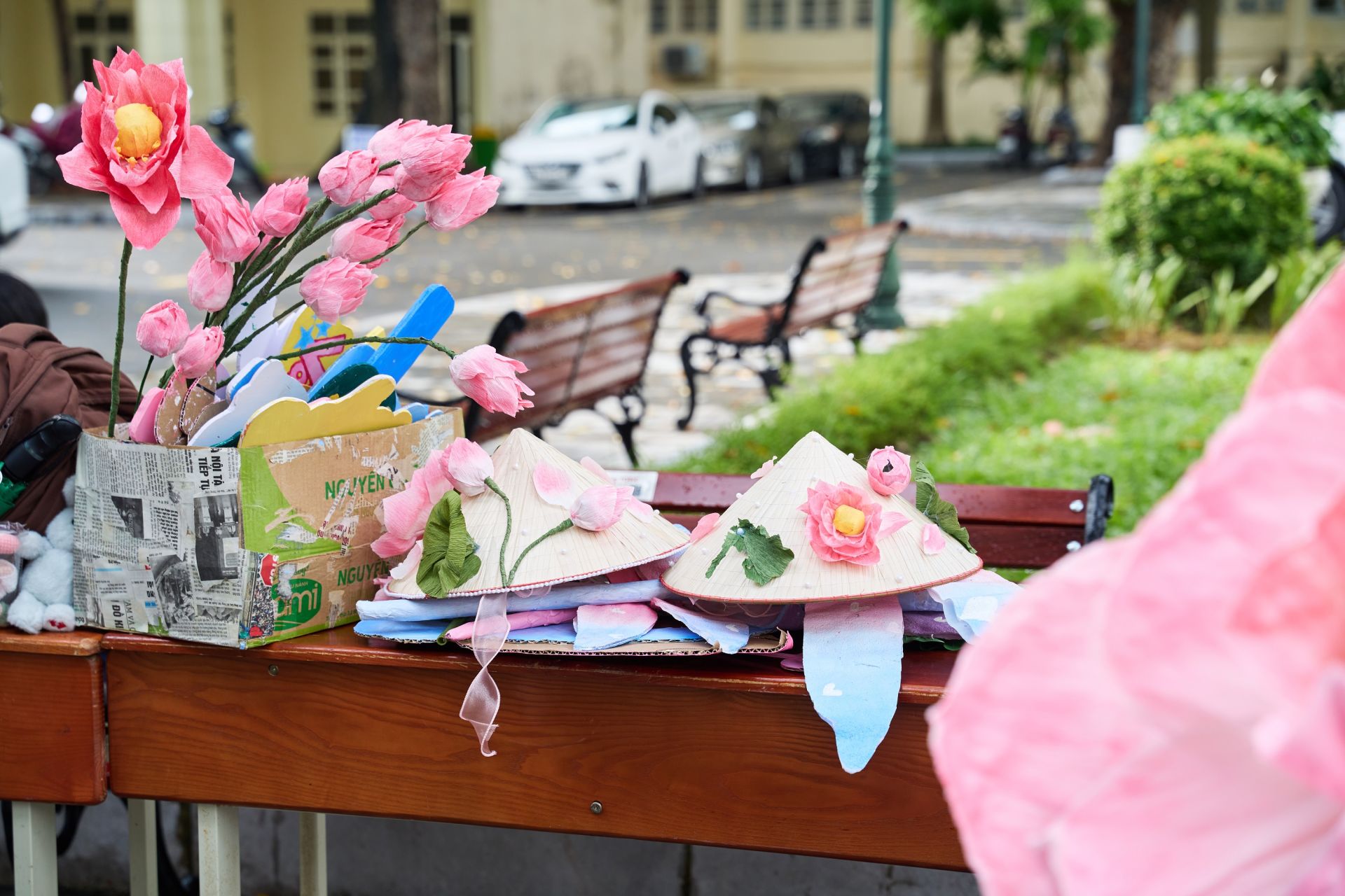 Những đạo cụ xinh xắn để các bạn trẻ sử dụng khi tham gia hoạt động check-in (Ảnh: FPS 2025- Sen’s Resonance).