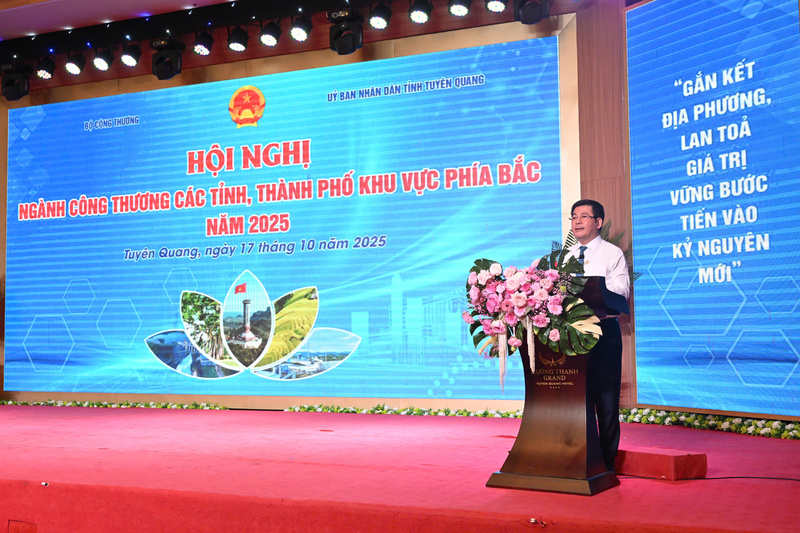 Bộ trưởng Bộ Công Thương Nguyễn Hồng Diên chủ trì hội nghị.