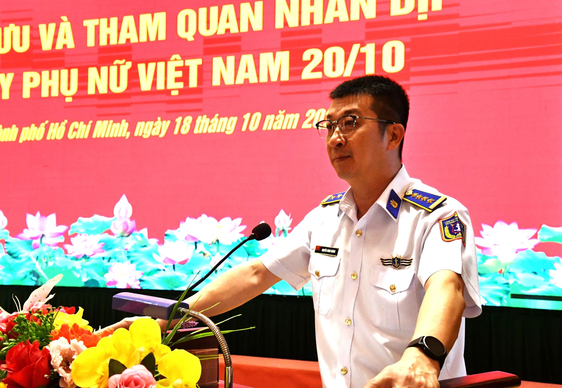 Đại tá Nguyễn Minh Khánh, Phó Tư lệnh - TMT Vùng Cảnh sát biển 3 phát biểu tại buổi giao lưu