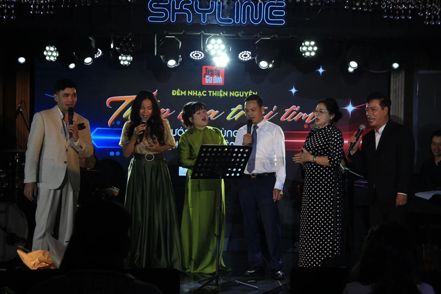 Đêm nhạc khép lại trong sự ấm cúng và tình thân lan tỏa