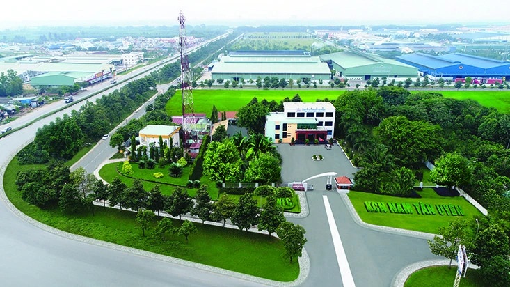 Nam Tân Uyên là chủ đầu tư phát triển hạ tầng của ba khu công nghiệp (KCN) chính là KCN Nam Tân Uyên với quy mô gần 332 ha Nam Tân Uyên là chủ đầu tư phát triển hạ tầng của ba khu công nghiệp (KCN) chính là KCN Nam Tân Uyên với quy mô gần 332 ha