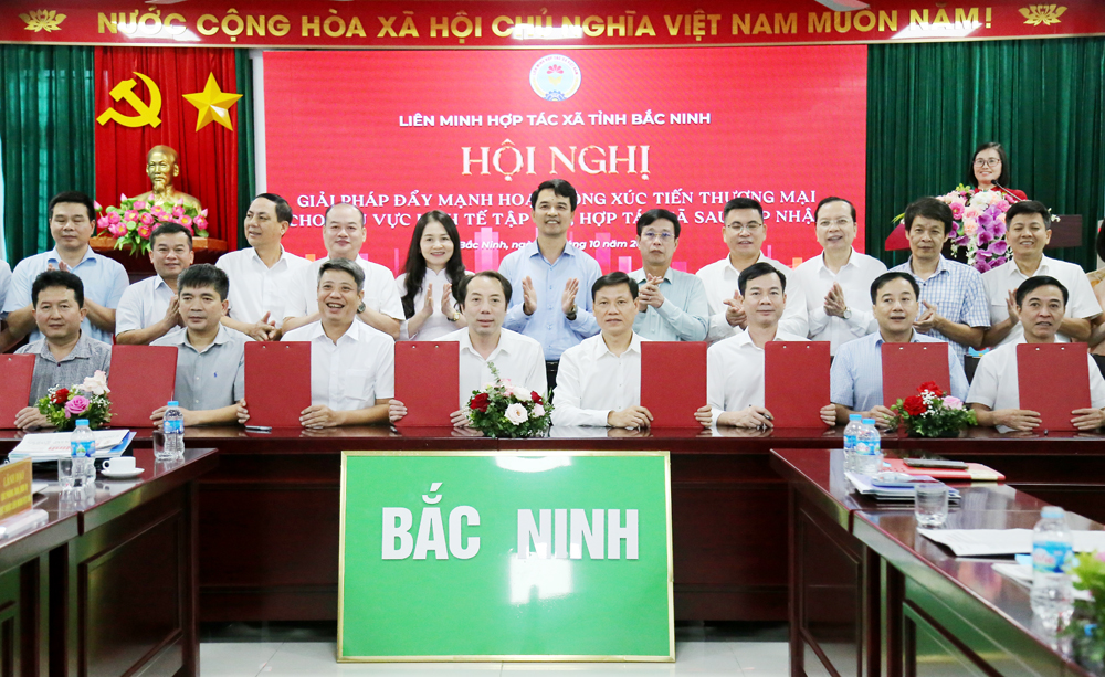 Liên minh Hợp tác xã các tỉnh, thành phố ký kết biên bản ghi nhớ hợp tác. Liên minh Hợp tác xã các tỉnh, thành phố ký kết biên bản ghi nhớ hợp tác.