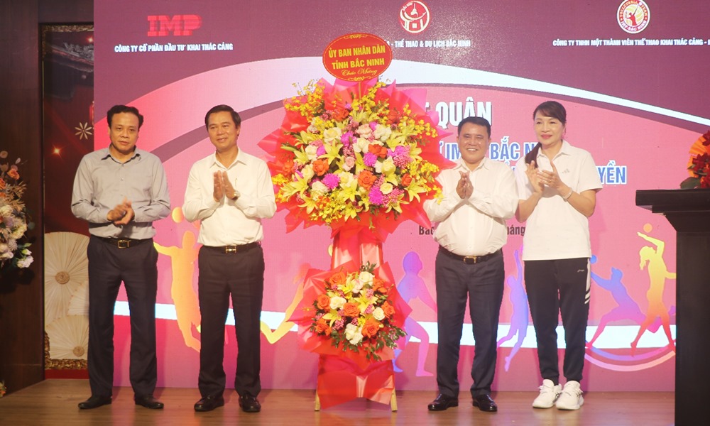 Đồng chí Lê Xuân Lợi chúc mừng Đội bóng chuyền nữ IMP - Bắc Ninh. Đồng chí Lê Xuân Lợi chúc mừng Đội bóng chuyền nữ IMP - Bắc Ninh.