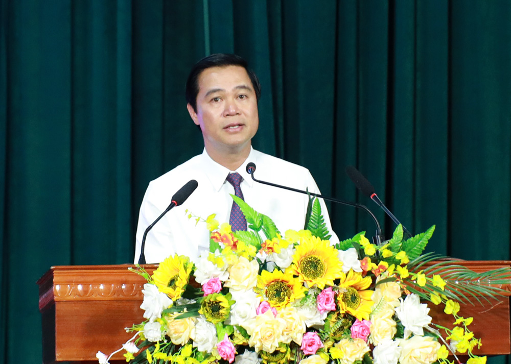 Đồng chí Lê Xuân Lợi, Phó Chủ tịch UBND tỉnh phát biểu tại hội nghị.