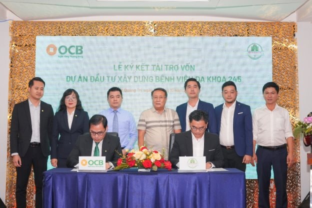 Đại diện lãnh đạo OCB và Công ty CPDV Y tế Hoàn Mỹ ký kết hợp đồng tài trợ vốn Đại diện lãnh đạo OCB và Công ty CPDV Y tế Hoàn Mỹ ký kết hợp đồng tài trợ vốn