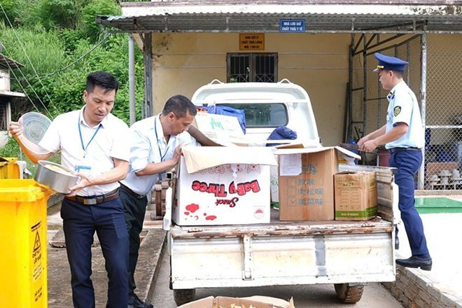 Lưc lượng chức năng tỉnh Điện Biên kiểm tra hàng hóa Lưc lượng chức năng tỉnh Điện Biên kiểm tra hàng hóa