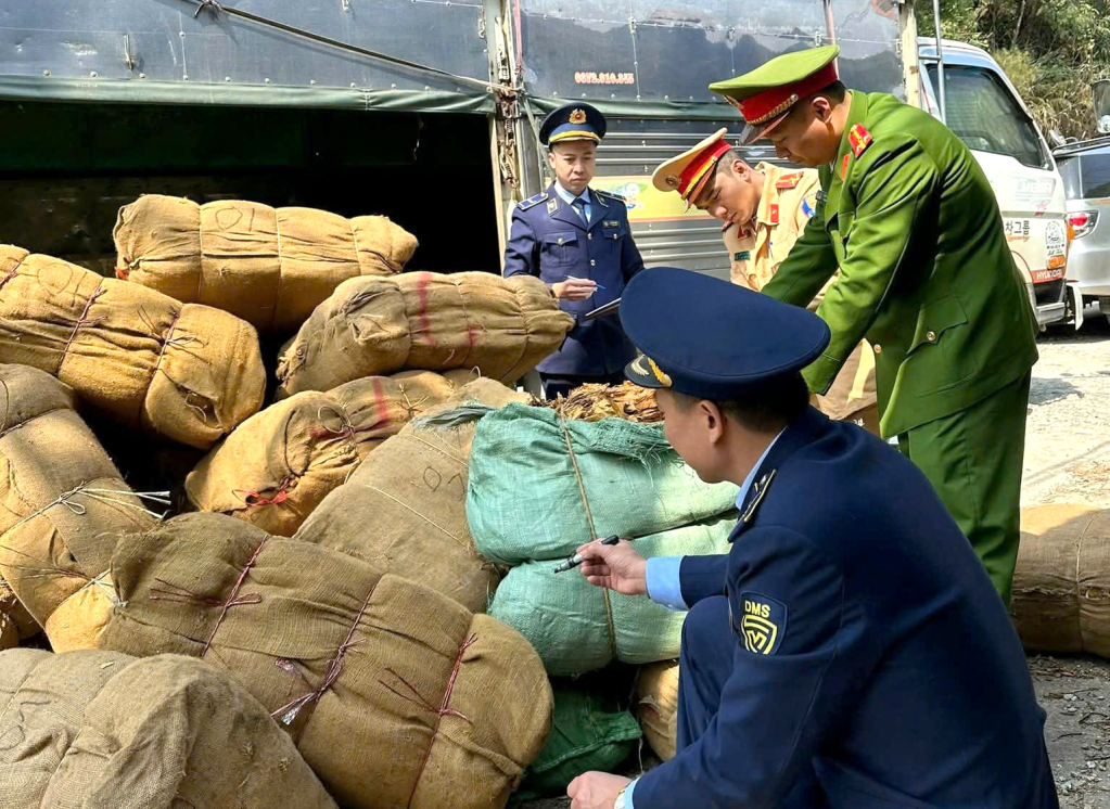 ngăn chặn ngay tình trạng nhập lậu nguyên liêu thuốc lá. ngăn chặn ngay tình trạng nhập lậu nguyên liêu thuốc lá.