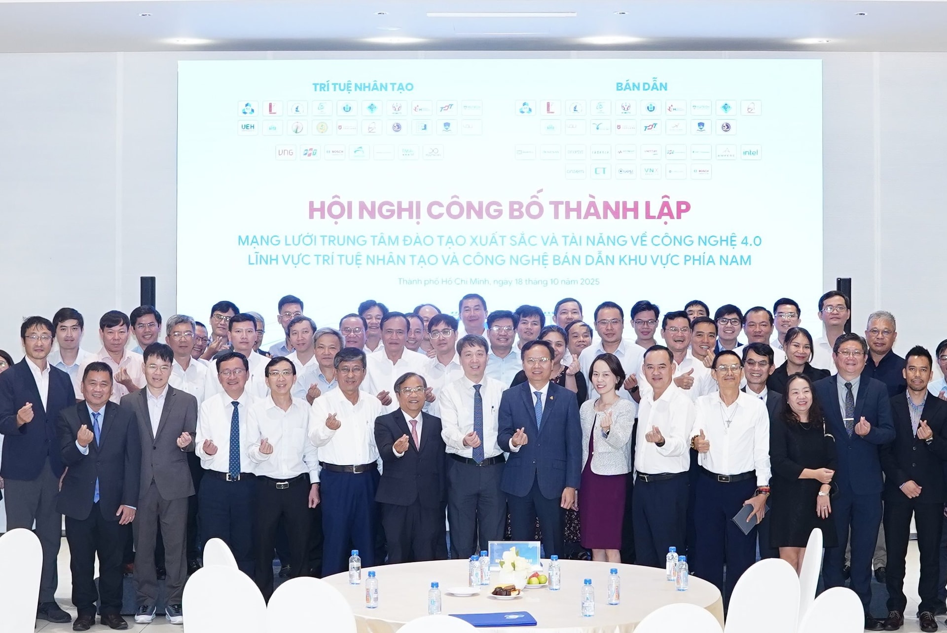 Các đại biểu dự hội nghị