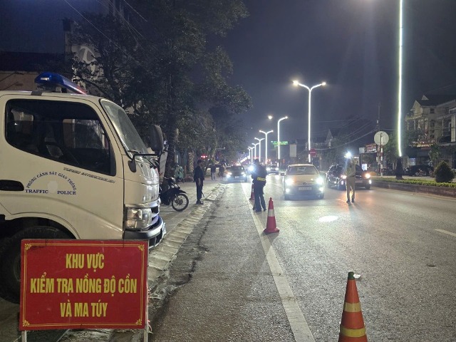Các tổ công tác xử lý vi phạm nồng độ cồn được triển khai đến tạị địa bàn các xã.