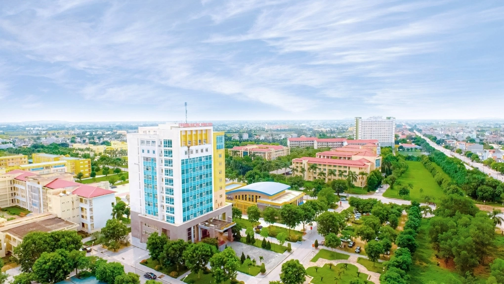 Khuôn viên trường Đại học Hồng Đức, Thanh Hóa. (Ảnh: Fanpage nhà trường) Khuôn viên trường Đại học Hồng Đức, Thanh Hóa. (Ảnh: Fanpage nhà trường)