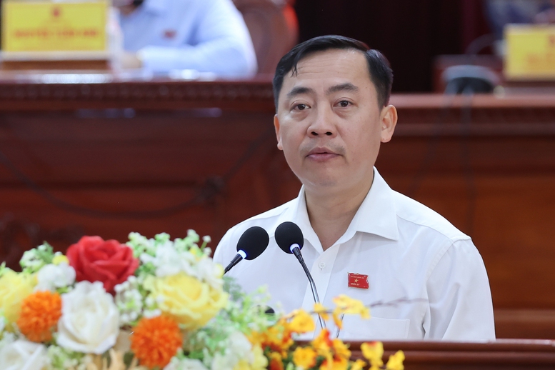 Ông Đào Chí Nghĩa, Thành ủy viên, Phó Trưởng Đoàn đại biểu Quốc hội thành phố Cần Thơ báo cáo tại hội nghị - Ảnh: VGP/Nhật Bắc Ông Đào Chí Nghĩa, Thành ủy viên, Phó Trưởng Đoàn đại biểu Quốc hội thành phố Cần Thơ báo cáo tại hội nghị - Ảnh: VGP/Nhật Bắc
