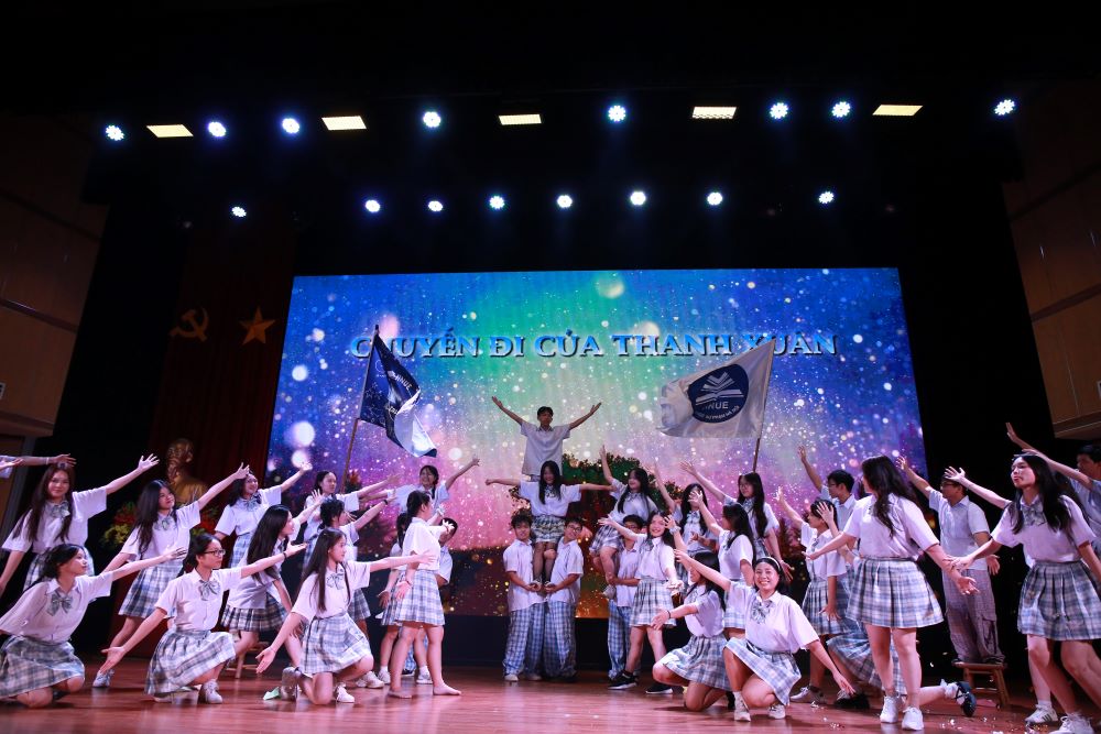 Ấn tượng Đêm hội Chào Tân “Mộng Khai Hoa” của Khoa Toán - Tin, Trường ĐHSP Hà Nội