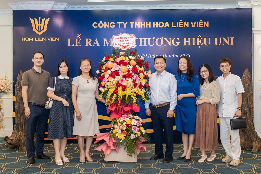 Các đại biểu tại Lễ ra mắt thương hiệu UNI Các đại biểu tại Lễ ra mắt thương hiệu UNI