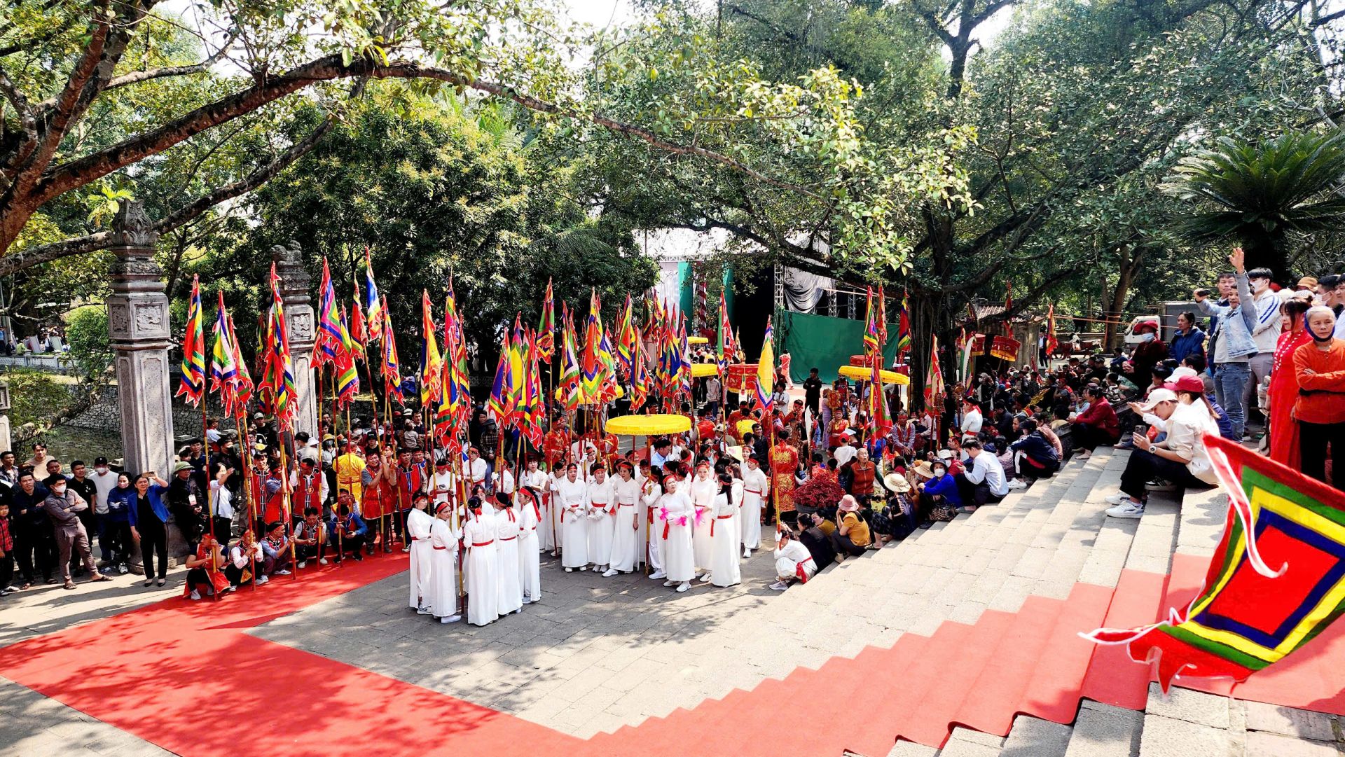 Lễ hội Đền Bà Triệu thu hút đông đảo du khách thập phương Lễ hội Đền Bà Triệu thu hút đông đảo du khách thập phương