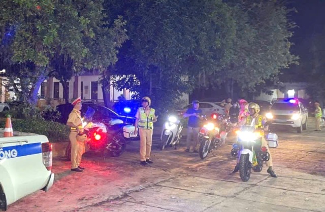 Đắk Lắk: Xử lý hàng trăm tài xế vi phạm nồng độ cồn sau vài giờ ra quân