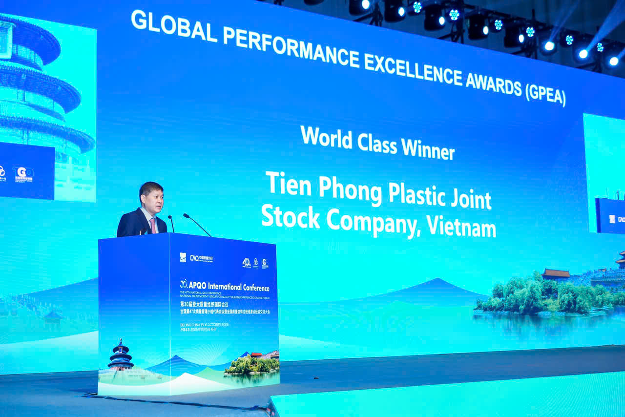 Ông Chu Văn Phương thành viên HĐQT, Tổng giám đốc công ty CP Nhựa Thiếu niên Tiền Phong phát biểu tại Lễ trao giải. Ông Chu Văn Phương thành viên HĐQT, Tổng giám đốc công ty CP Nhựa Thiếu niên Tiền Phong phát biểu tại Lễ trao giải.