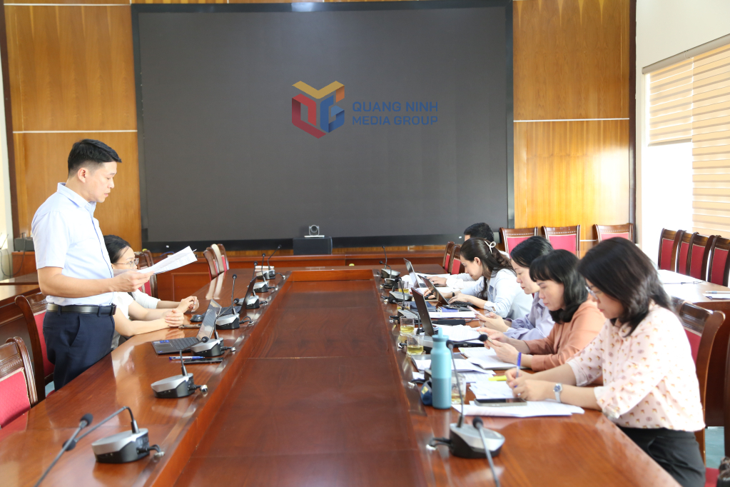 Lãnh đạo Trung tâm Y tế Hải Hà báo cáo Đoàn giám sát về thực hiện chính sách BHXH, BHYT đối với người lao động giai đoạn 2021-2025 tại đơn vị. Lãnh đạo Trung tâm Y tế Hải Hà báo cáo Đoàn giám sát về thực hiện chính sách BHXH, BHYT đối với người lao động giai đoạn 2021-2025 tại đơn vị.