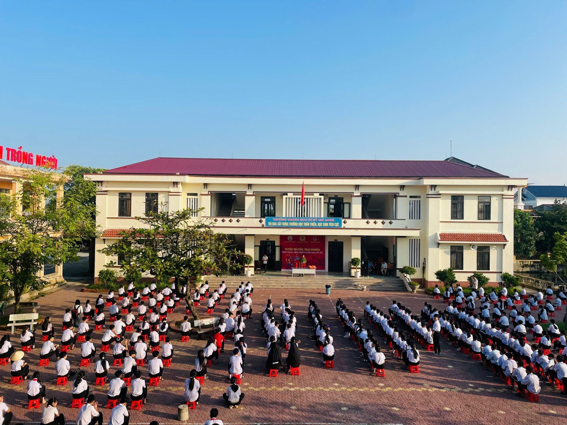 Quang cảnh buổi tuyên truyền. Quang cảnh buổi tuyên truyền.