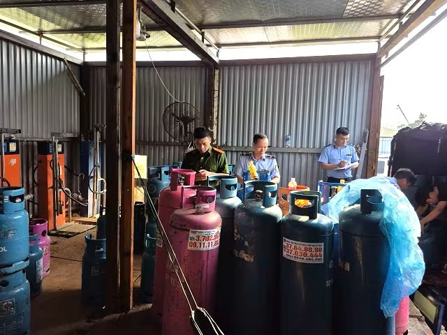 Hà Nội phát hiện cơ sở san chiết, kinh doanh khí LPG trái phép
