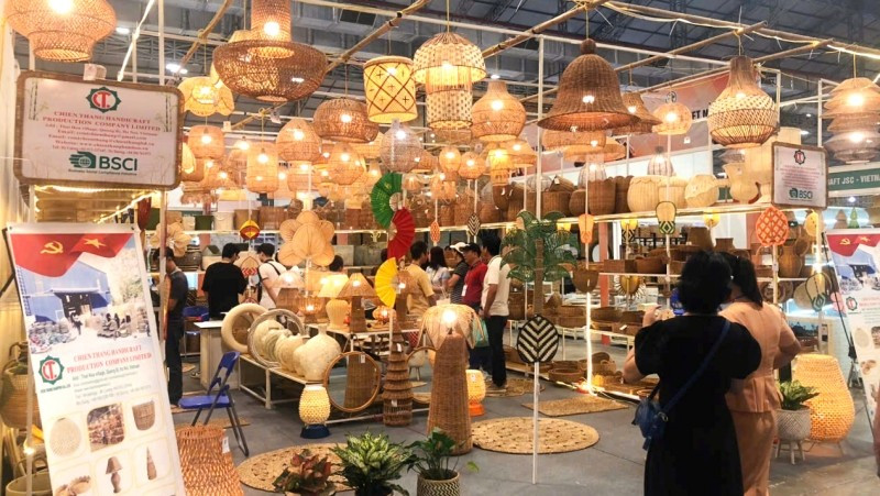 Sự kiện diễn ra từ ngày 18 đến 21/10/2025 tại Trung tâm Triển lãm Hội nghị quốc tế Sky Expo Việt Nam, TP Hồ Chí Minh, thu hút hàng trăm doanh nghiệp trong và ngoài nước. Sự kiện diễn ra từ ngày 18 đến 21/10/2025 tại Trung tâm Triển lãm Hội nghị quốc tế Sky Expo Việt Nam, TP Hồ Chí Minh, thu hút hàng trăm doanh nghiệp trong và ngoài nước.